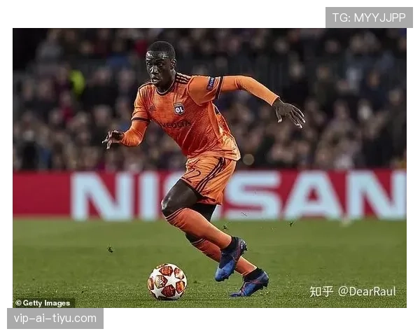 克鲁伊夫本赛季直塞破防能力解析：中场核心如何取代传统锋线