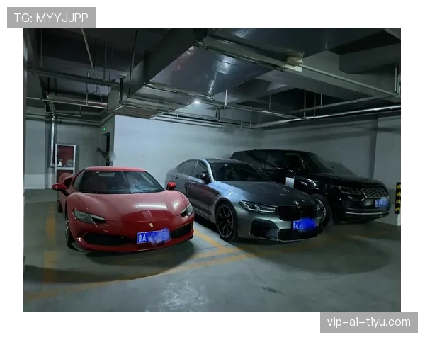 孙兴慜今天居然穿着球鞋逛街，我还以为是去开跑车呢！