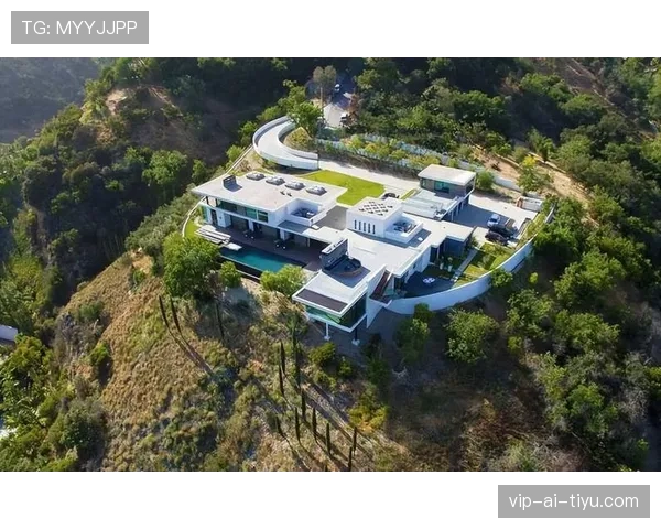 小威那生活到底多拼？赛场外居然住豪宅跟明星抢地儿了！